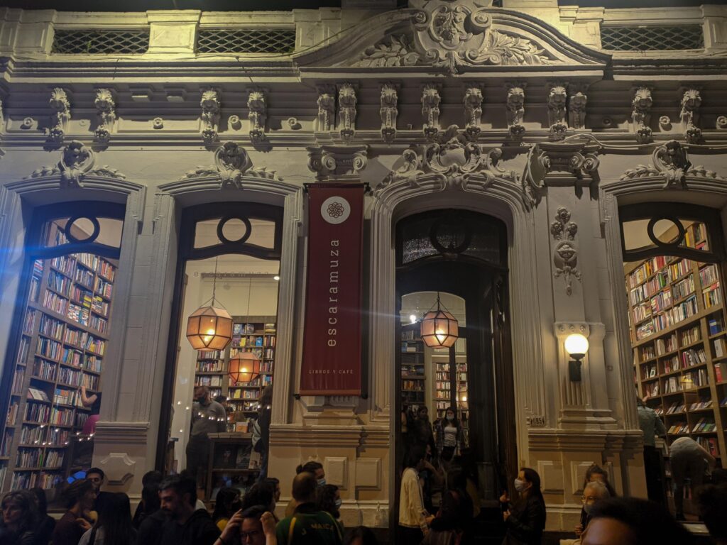 Fachada de livraria em Montevideo.