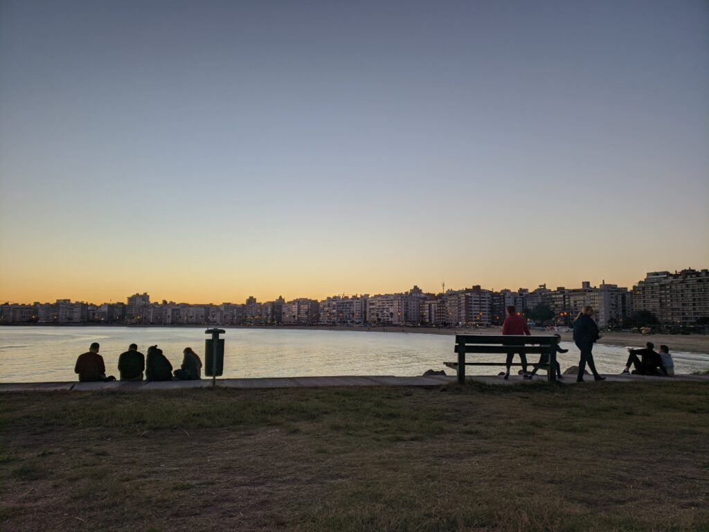 Uruguaios vivendo suas vidas com tranquilidade