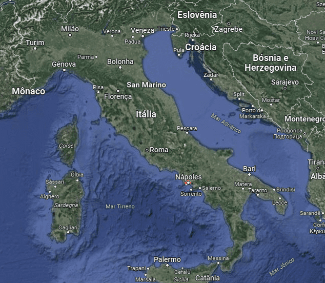 Mada da Itália, com destaque para Nápoles mais ao sul da Itália.